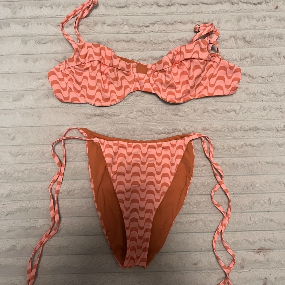 Dippin Daisys Wave Pattern Bikini Set - Pink